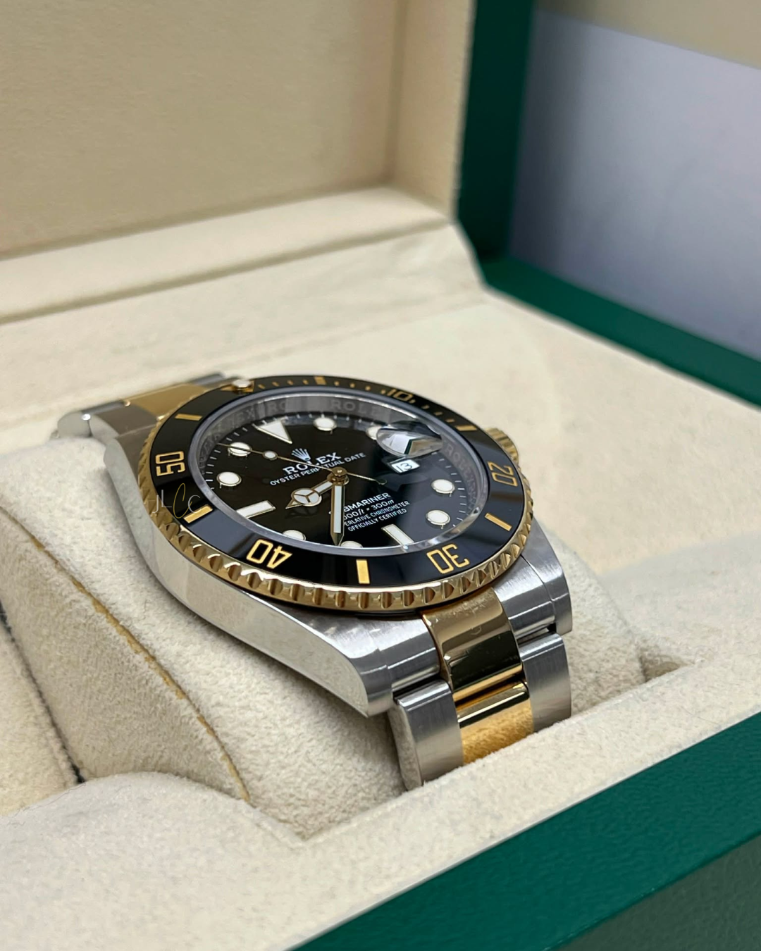 Submariner Date hover